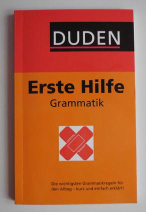 . Senk, Simone; Auberle, Anette: Duden. Erste Hilfe. Grammatik. Die wichtigsten Grammatikregeln fur den Alltag - kurz und einfach erklart!