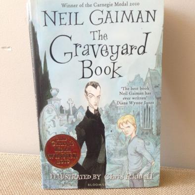 Gaiman, Neil: The graveyard book